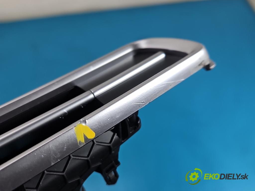 Hyundai Elantra VII 2020- 1.6 16V manual 90.2 kW 1598 cm3 4- Mřížka: kúrenia stredová  (Mriežka kúrenia (fukár))