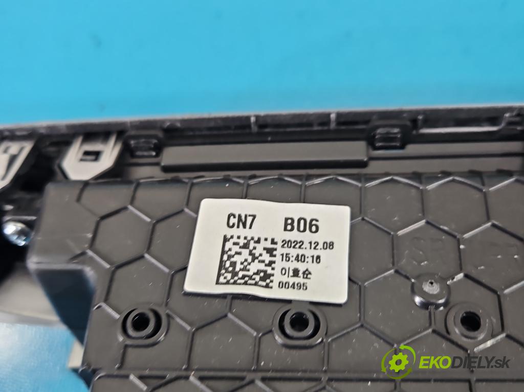 Hyundai Elantra VII 2020- 1.6 16V manual 90.2 kW 1598 cm3 4- Mřížka: kúrenia stredová  (Mriežka kúrenia (fukár))