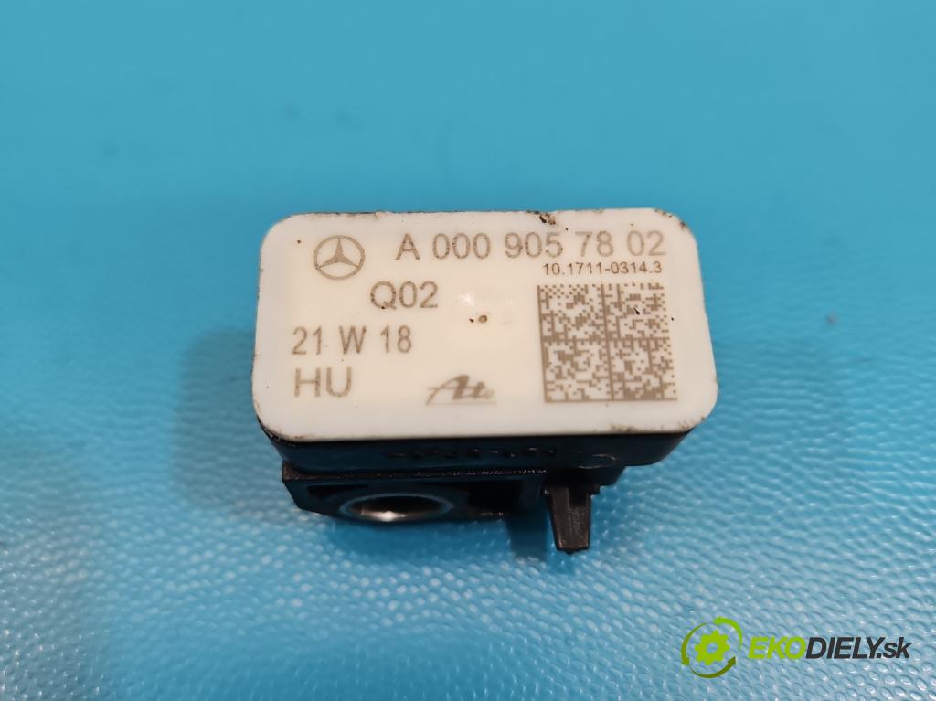 Mercedes A W177 2018- 2.0 T 306KM automatic 225 kW 1991 cm3 4- snímač šokovat: A00090578 (Snímač nárazu)