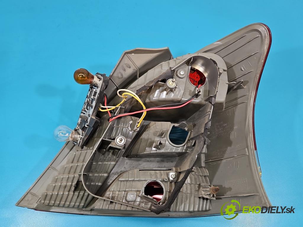 Toyota Yaris II 2005-2011 1.0 vvti 69KM manual 51 kW 998 cm3 3- svetlo / reflektor zadné ľavé  (Kľučka dverí ostatné)