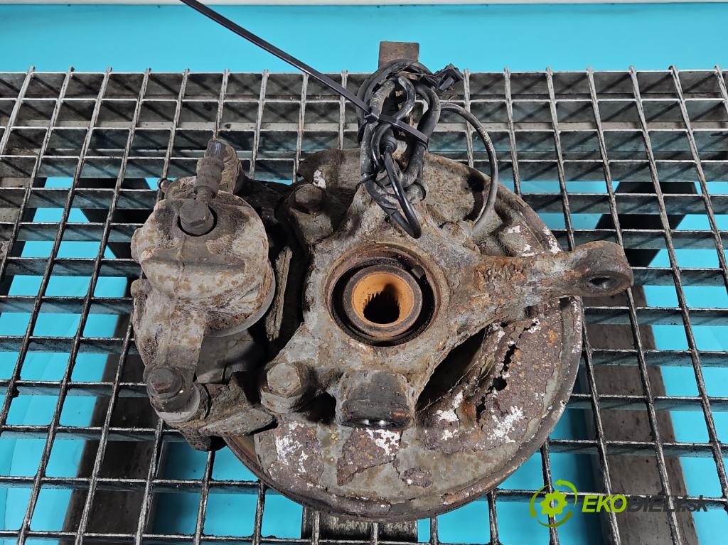 Mitsubishi Colt Z30 VI 2004-2012 1.3 16V 95 HP manual 70 kW 1332 cm3 5- náboj pravé  (Náboj kolesa)