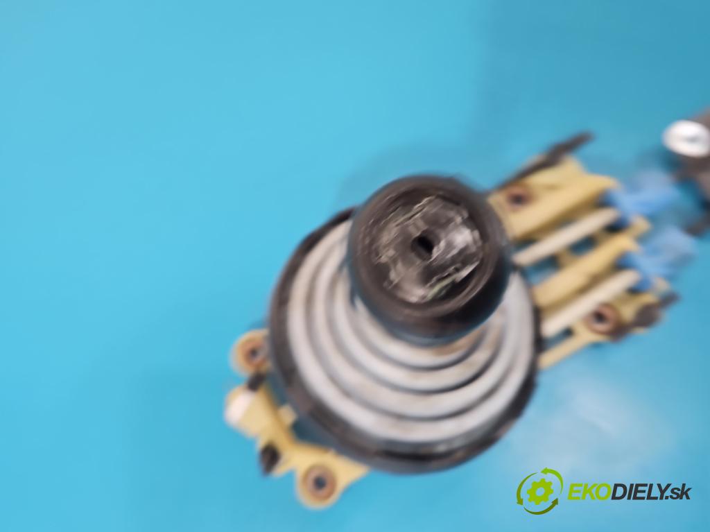 Mitsubishi Colt Z30 VI 2004-2012 1.3 16V 95 HP manual 70 kW 1332 cm3 5- Páka: Změny: stupeň,rýchlosť 8129100000 (Rýchlostná páka (kulisa))