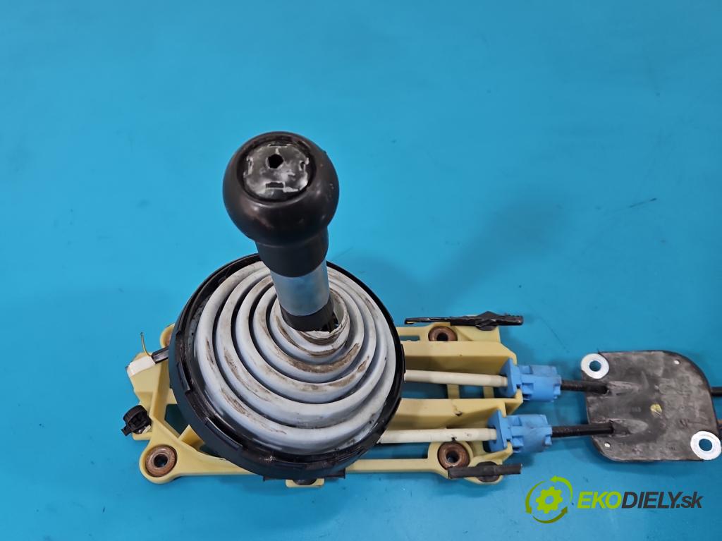 Mitsubishi Colt Z30 VI 2004-2012 1.3 16V 95 HP manual 70 kW 1332 cm3 5- Páka: Změny: stupeň,rýchlosť 8129100000 (Rýchlostná páka (kulisa))