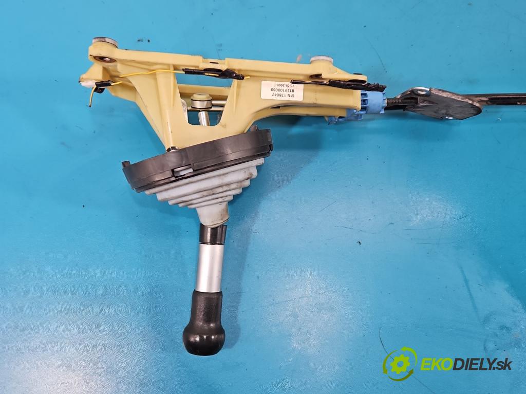 Mitsubishi Colt Z30 VI 2004-2012 1.3 16V 95 HP manual 70 kW 1332 cm3 5- Páka: Změny: stupeň,rýchlosť 8129100000 (Rýchlostná páka (kulisa))