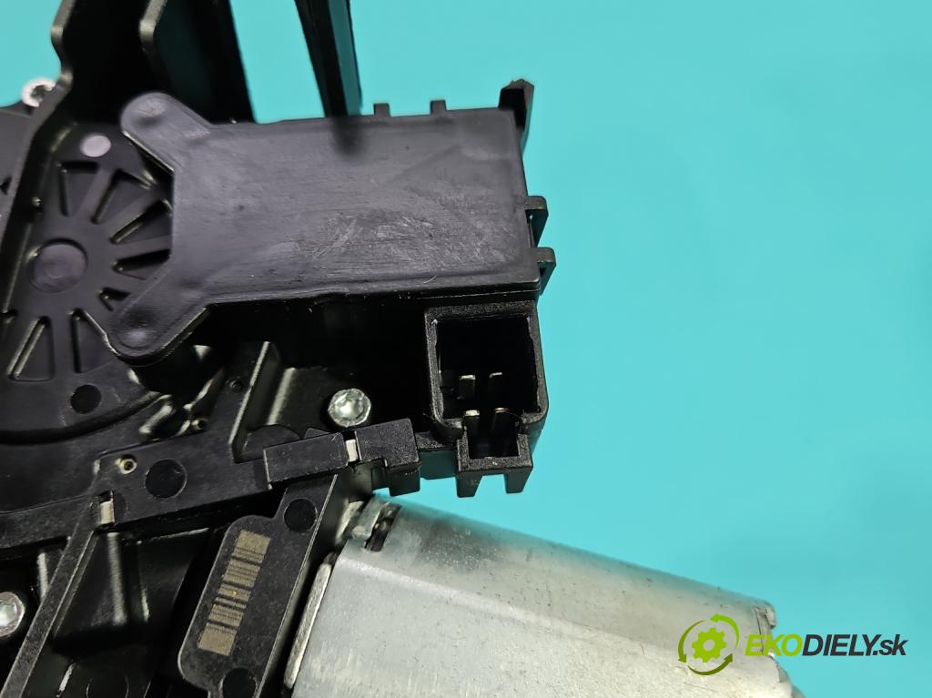 Toyota Yaris II 2005-2011 1.0 vvti 69KM manual 51 kW 998 cm3 3- motor stieračov zadné 0390201861