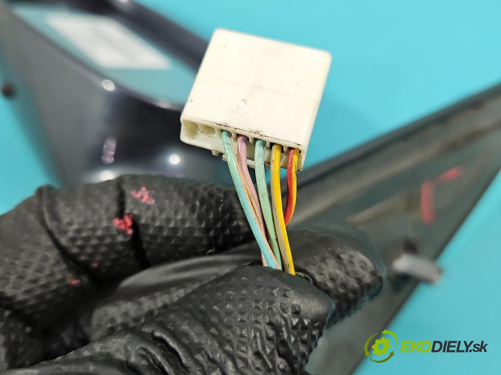 Fiat Albea 1.2 16V 80 hp manual 59 kW 1242 cm3 4- zpětné zrcátko levé  (Klika dveří ostatní)