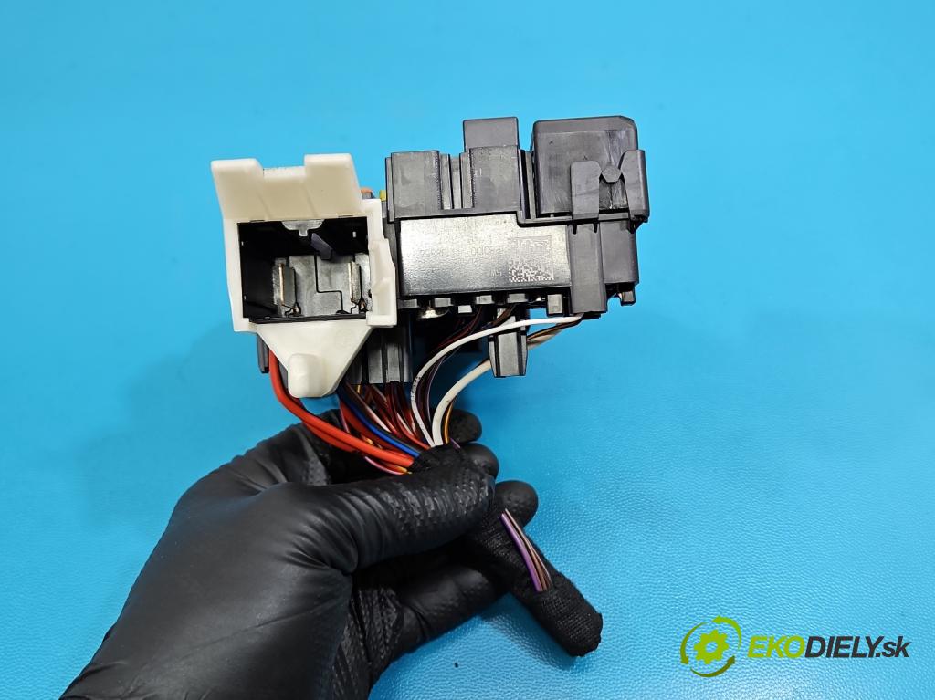 Skoda Octavia IV 2019- 2.0 TDI 116 hp manual 85 kW 1968 cm3 5- skříňka pojistková 5WA937615 (Pojistková skříňka)