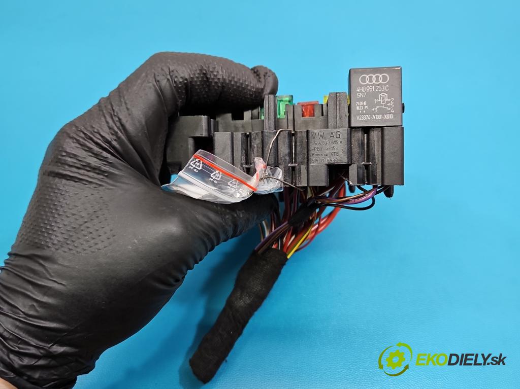 Skoda Octavia IV 2019- 2.0 TDI 116 hp manual 85 kW 1968 cm3 5- skříňka pojistková 5WA937615 (Pojistková skříňka)