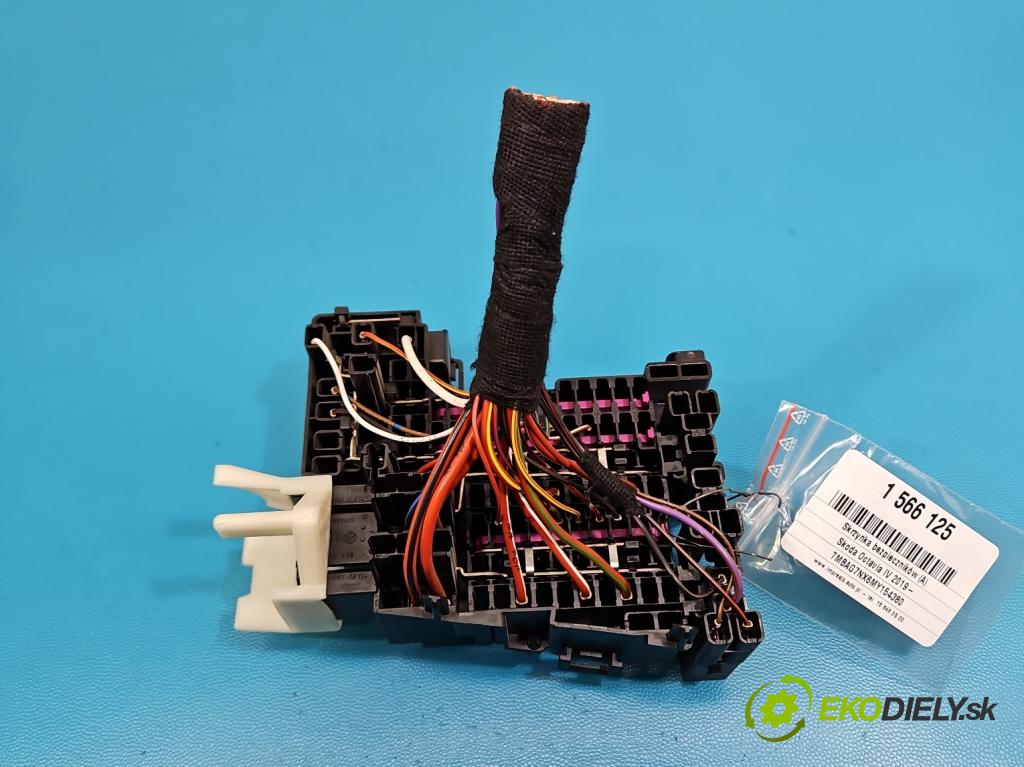 Skoda Octavia IV 2019- 2.0 TDI 116 hp manual 85 kW 1968 cm3 5- skříňka pojistková 5WA937615 (Pojistková skříňka)