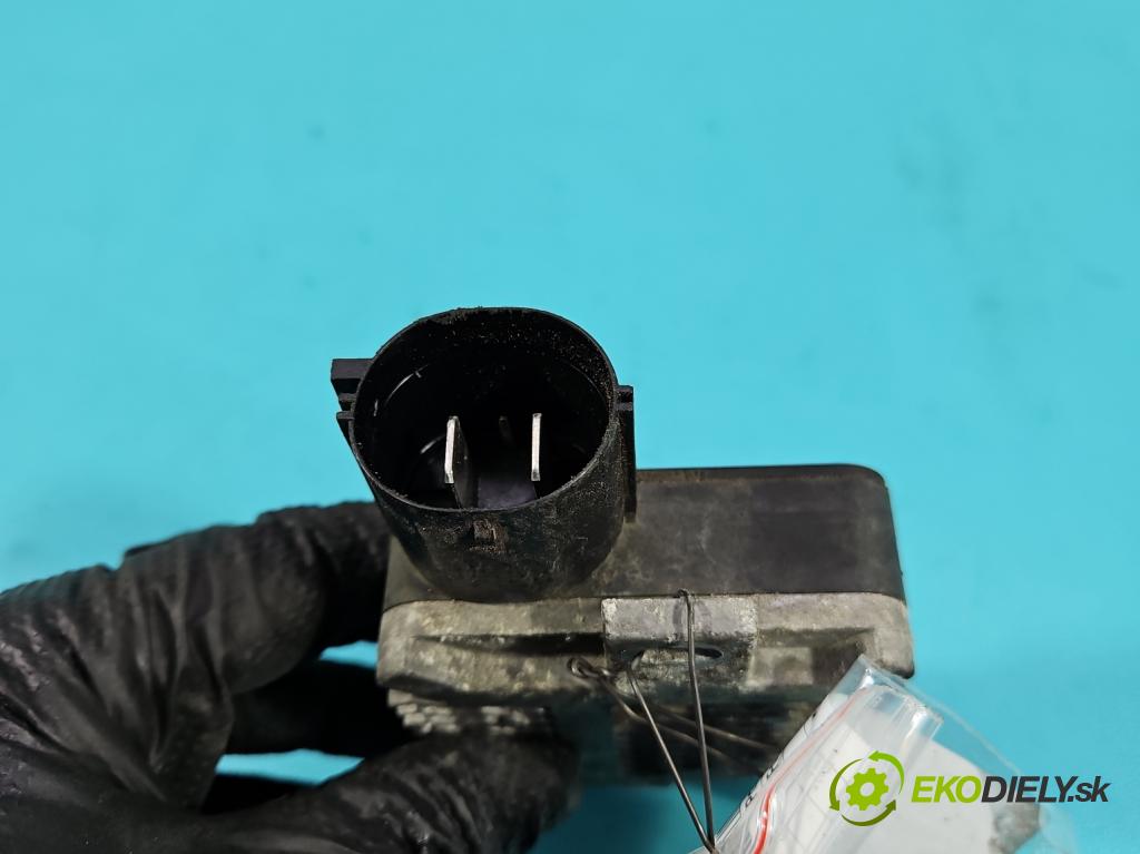 Ford Focus Mk3 2010-2018 1.6 tdci 105 HP manual 77 kW 1560 cm3 5- Relé: ventilátoru 940002906