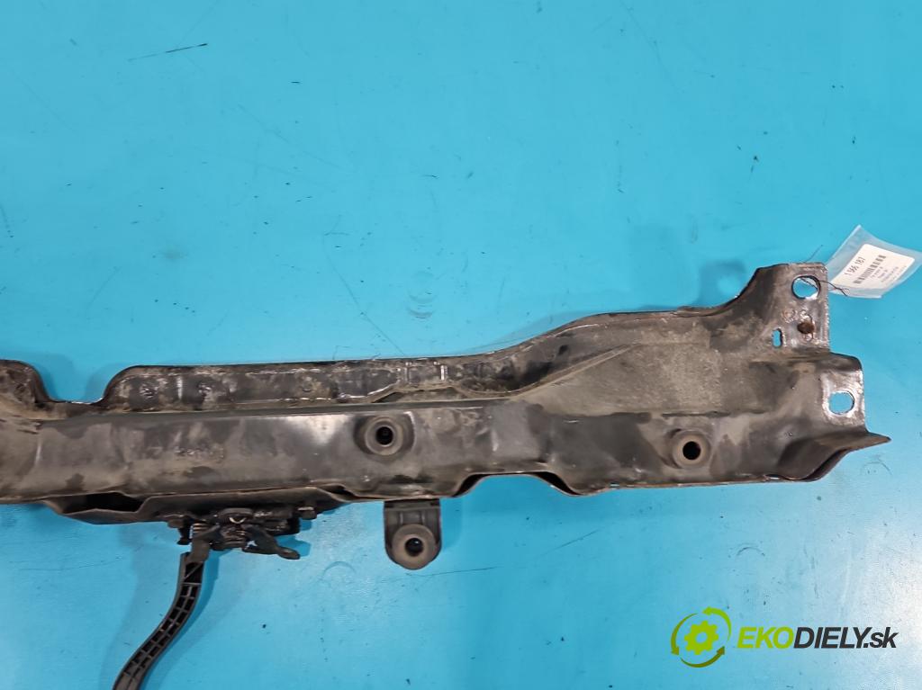 Peugeot 301 1.6 hdi 99 hp manual 73 kW 1560 cm3 4- stěna přední  (Přední výztuha)