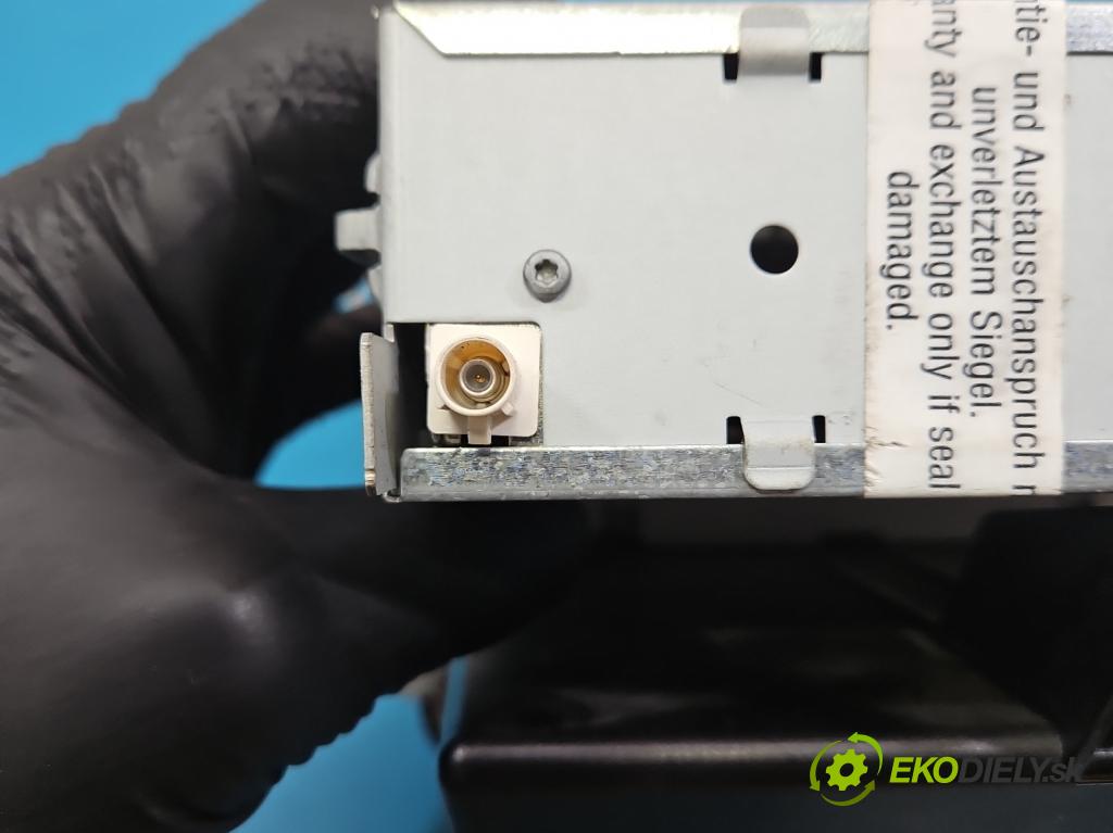 Skoda Roomster 1.4 16V 86 hp manual 63 kW 1390 cm3 5- Radio továrna: 5J0035152A