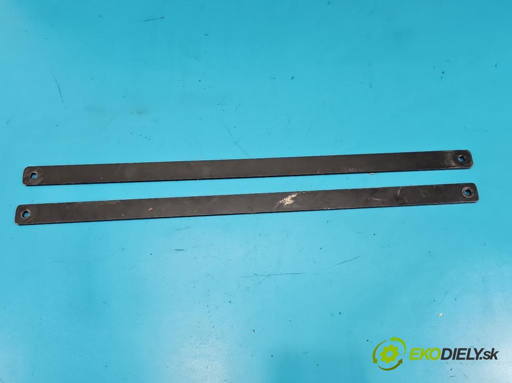 Skoda Roomster 1.4 16V 86 HP manual 63 kW 1390 cm3 5- Stena: Přepážka:  (Interiér ostatné)