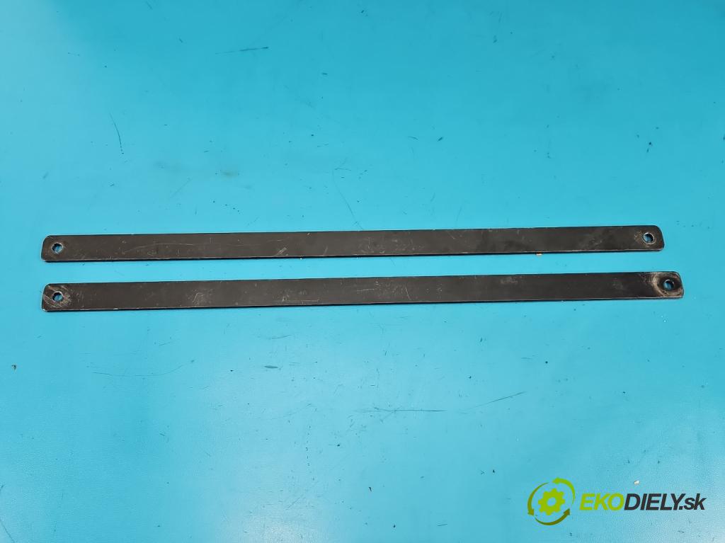 Skoda Roomster 1.4 16V 86 HP manual 63 kW 1390 cm3 5- Stena: Přepážka:  (Interiér ostatné)