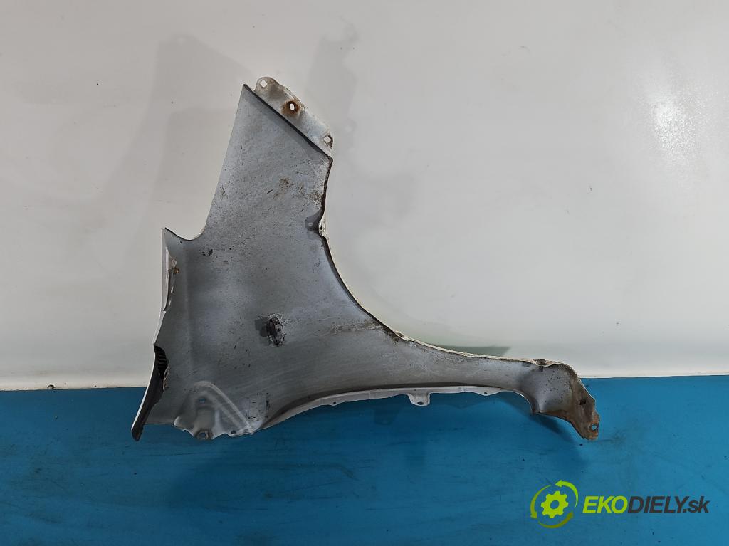 Toyota Yaris II 2005-2011 1.0 vvti 69KM manual 51 kW 998 cm3 3- blatník predné ľavý  (Blatník predný ľavý)