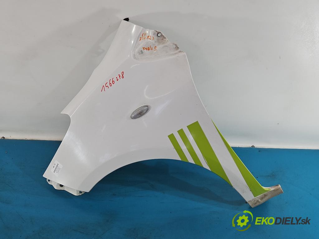 Toyota Yaris II 2005-2011 1.0 vvti 69KM manual 51 kW 998 cm3 3- blatnik přední levý  (Levý přední blatník)