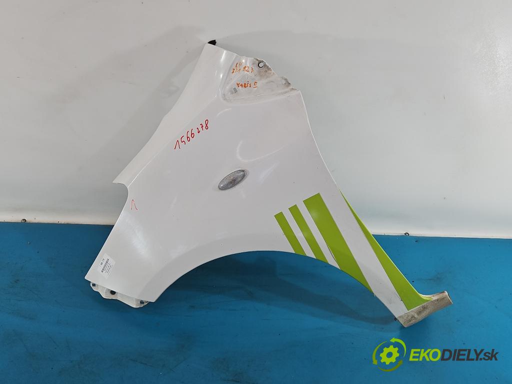 Toyota Yaris II 2005-2011 1.0 vvti 69KM manual 51 kW 998 cm3 3- blatník predné ľavý  (Blatník predný ľavý)