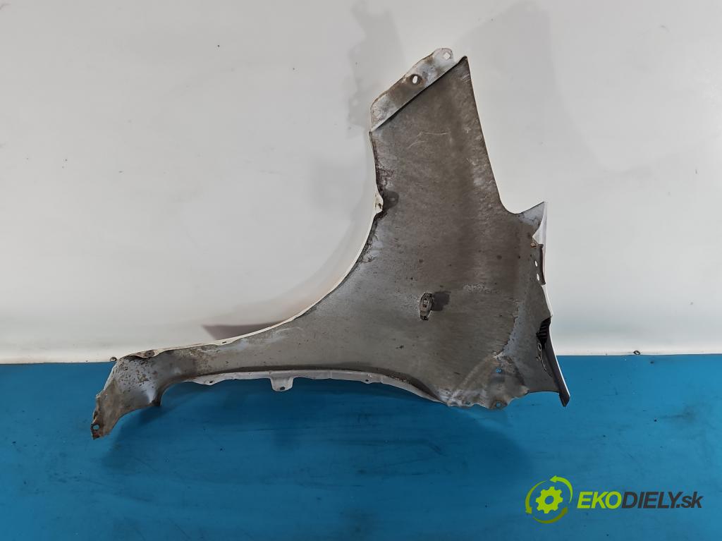 Toyota Yaris II 2005-2011 1.0 vvti 69KM manual 51 kW 998 cm3 3- blatník predné pravý  (Kľučka dverí ostatné)