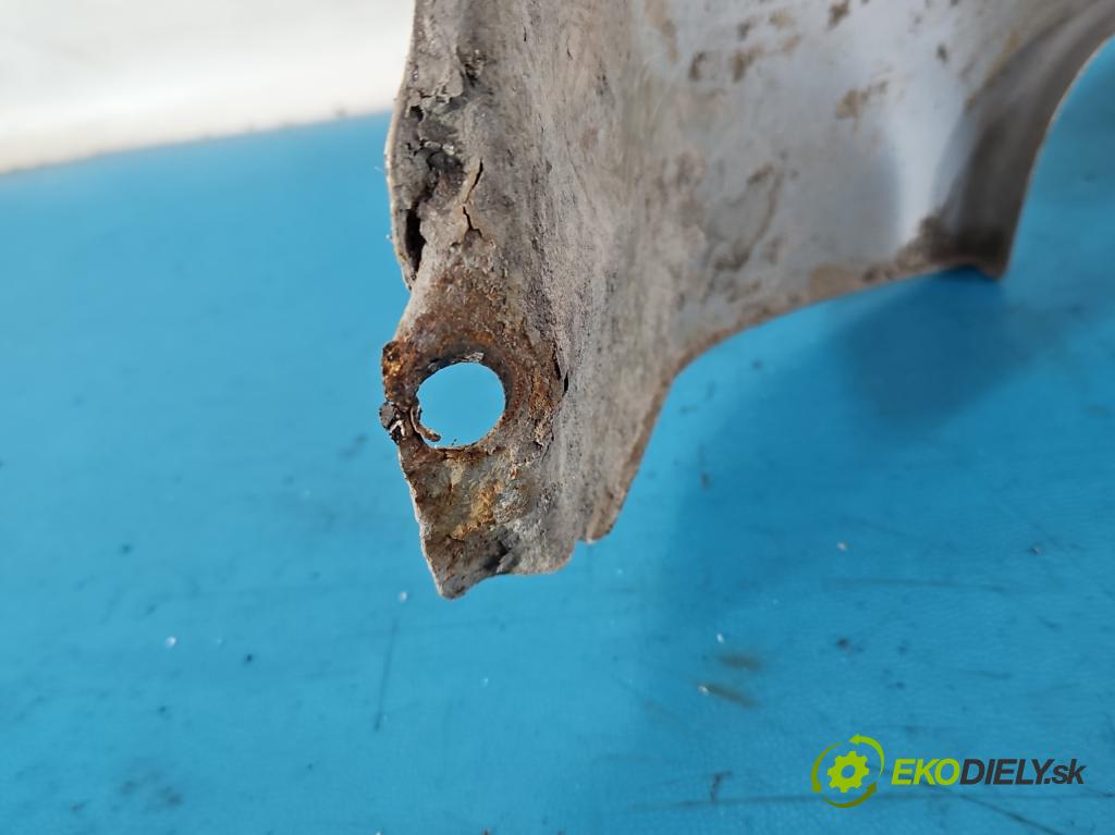 Toyota Yaris II 2005-2011 1.0 vvti 69KM manual 51 kW 998 cm3 3- blatník predné pravý  (Kľučka dverí ostatné)