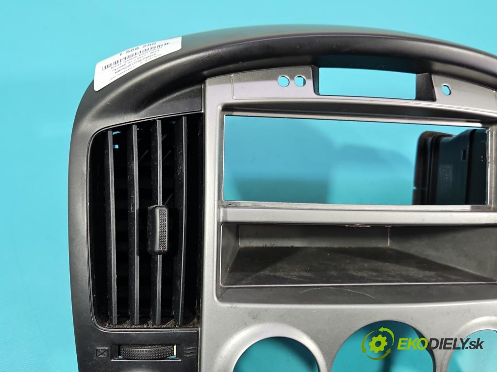 Hyundai H1 II 2007-2023 2.5 crdi 170 HP manual 125 kW 2497 cm3 5- Mřížka: kúrenia stredová  (Mriežka kúrenia (fukár))