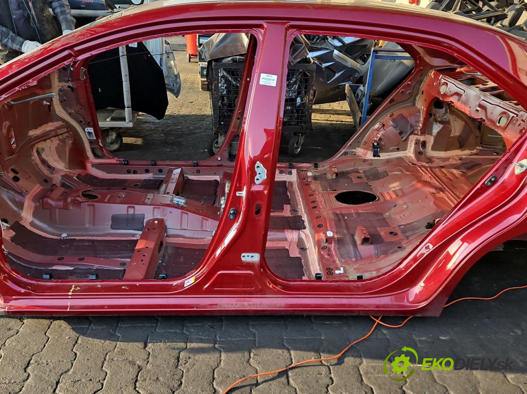 Toyota Corolla E16/E18  2013-2019 1.6 16V 132 hp manual 97 kW 1598 cm3 4- práh levý  (Karoserie ostatní)