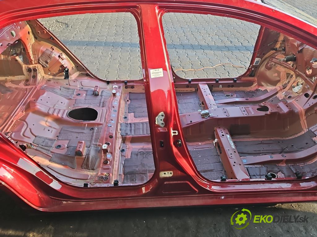 Toyota Corolla E16/E18  2013-2019 1.6 16V 132 hp manual 97 kW 1598 cm3 4- práh pravý  (Karoserie ostatní)