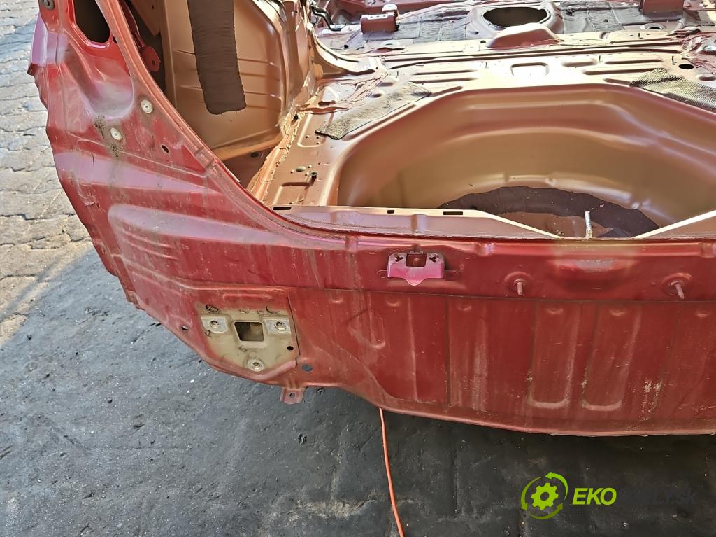 Toyota Corolla E16/E18 2013-2019 1.6 16V 132 HP manual 97 kW 1598 cm3 4- pas zadní: