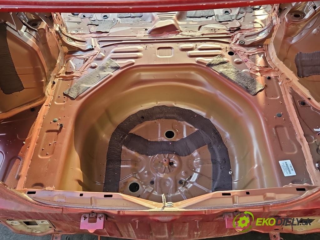 Toyota Corolla E16/E18 2013-2019 1.6 16V 132 HP manual 97 kW 1598 cm3 4- pas zadní: