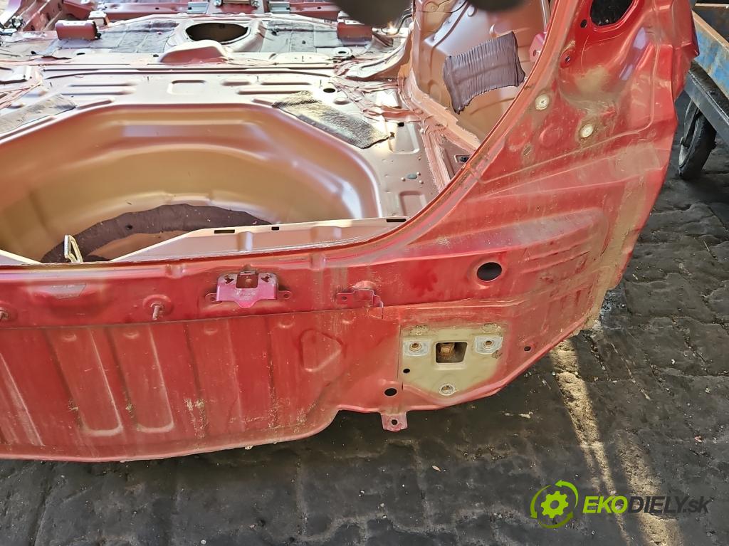 Toyota Corolla E16/E18 2013-2019 1.6 16V 132 HP manual 97 kW 1598 cm3 4- pas zadní: