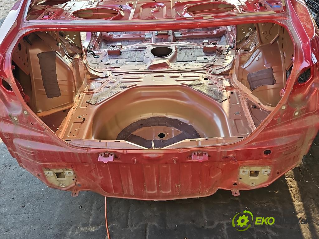 Toyota Corolla E16/E18  2013-2019 1.6 16V 132  HP manual 97 kW 1598 cm3 4- pas zadní: 