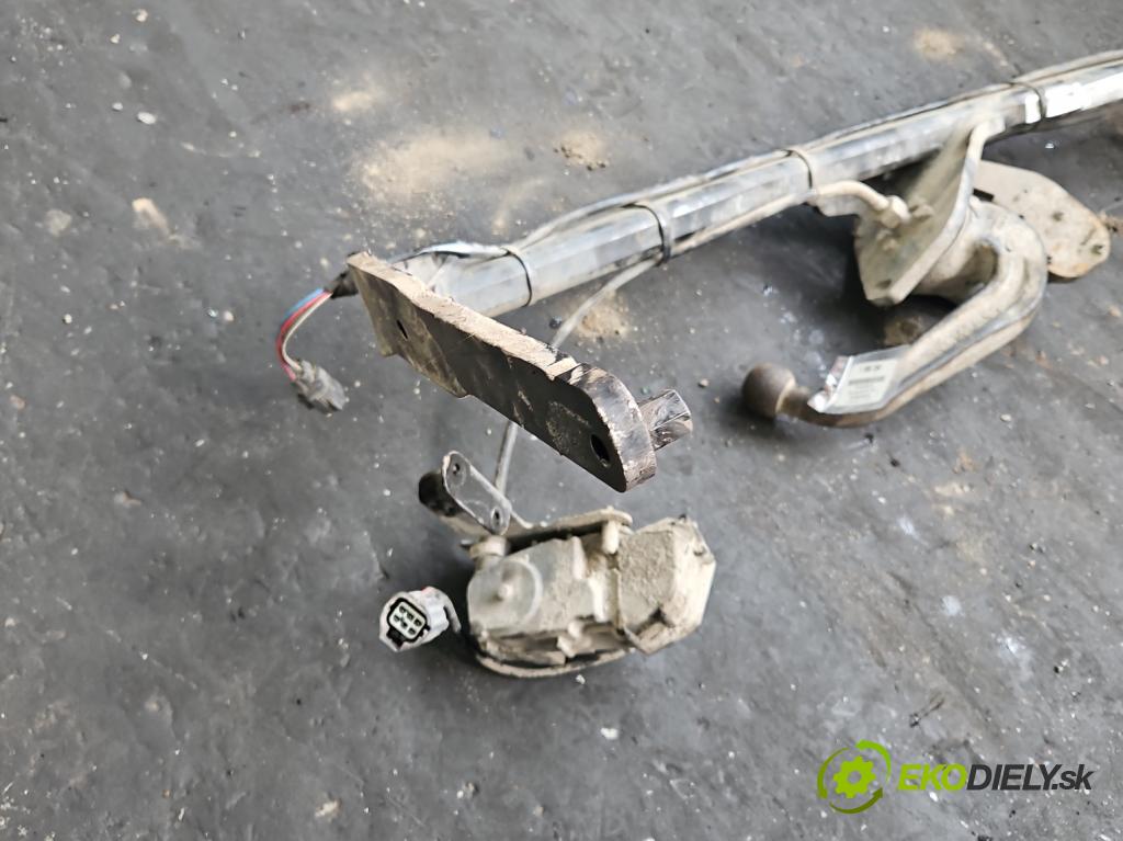 Ford Focus Mk3 2010-2018 1.6 tdci 105 hp manual 77 kW 1560 cm3 5- oko tažné BM5J-N19D521-DA (Tažné zařízení)