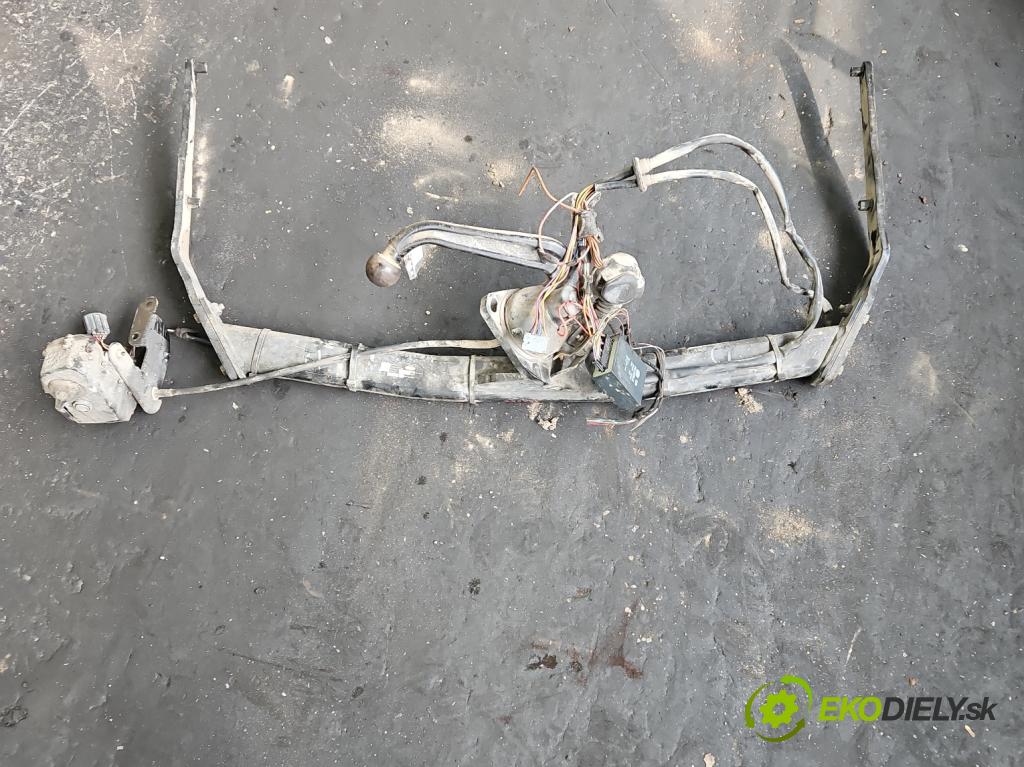 Ford Focus Mk3 2010-2018 1.6 tdci 105 hp manual 77 kW 1560 cm3 5- oko tažné BM5J-N19D521-DA (Tažné zařízení)