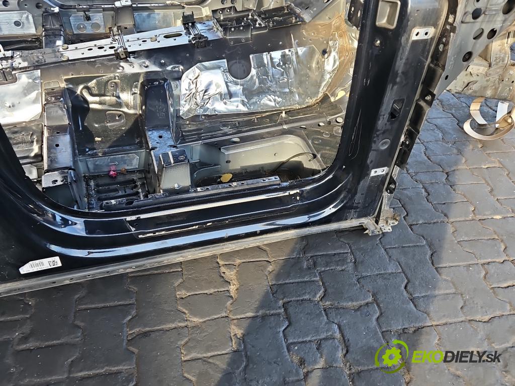 Audi Q7 2015- 3.0 TFSI CRE: 333KM: automatic 245 kW 2995 cm3 5- Práh: pravý  (Karoséria ostatné)