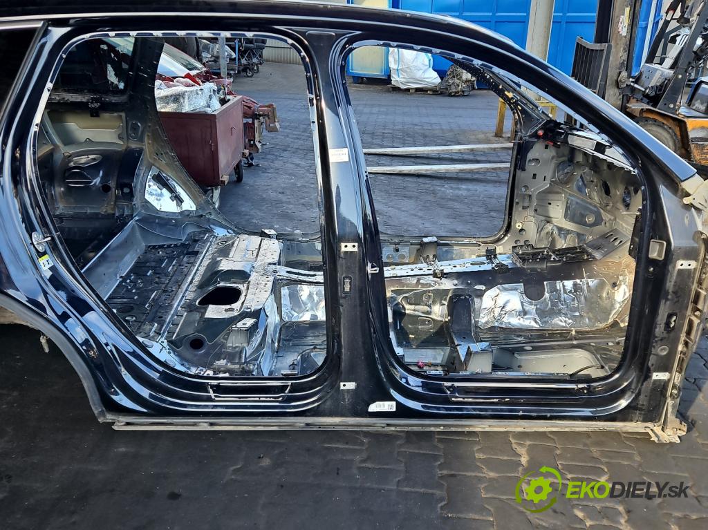 Audi Q7 2015- 3.0 TFSI CRE 333KM: automatic 245 kW 2995 cm3 5- práh pravý  (Karoserie ostatní)