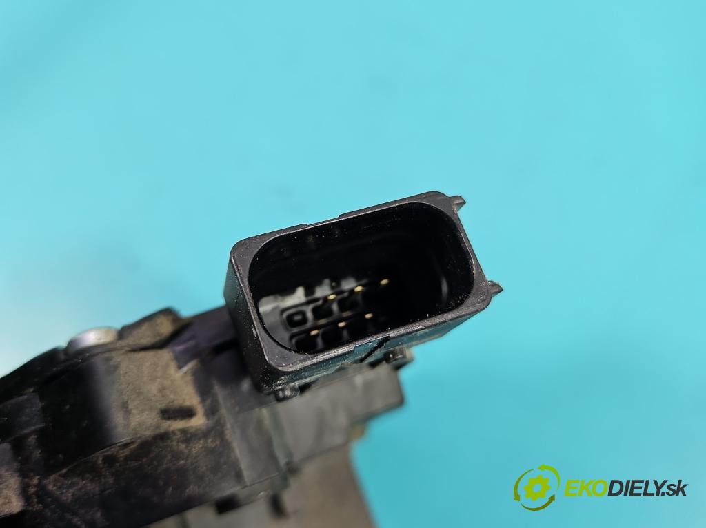 Fiat Punto Grande 1.3 jtd 90 HP manual 66 kW 1248 cm3 5- zámok predné ľavý 51797557