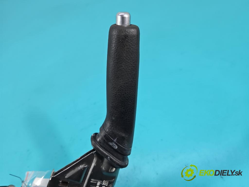 Toyota Corolla E16/E18  2013-2019 1.6 16V 132  HP manual 97 kW 1598 cm3 4- Páka: brzda: ručný 11330317