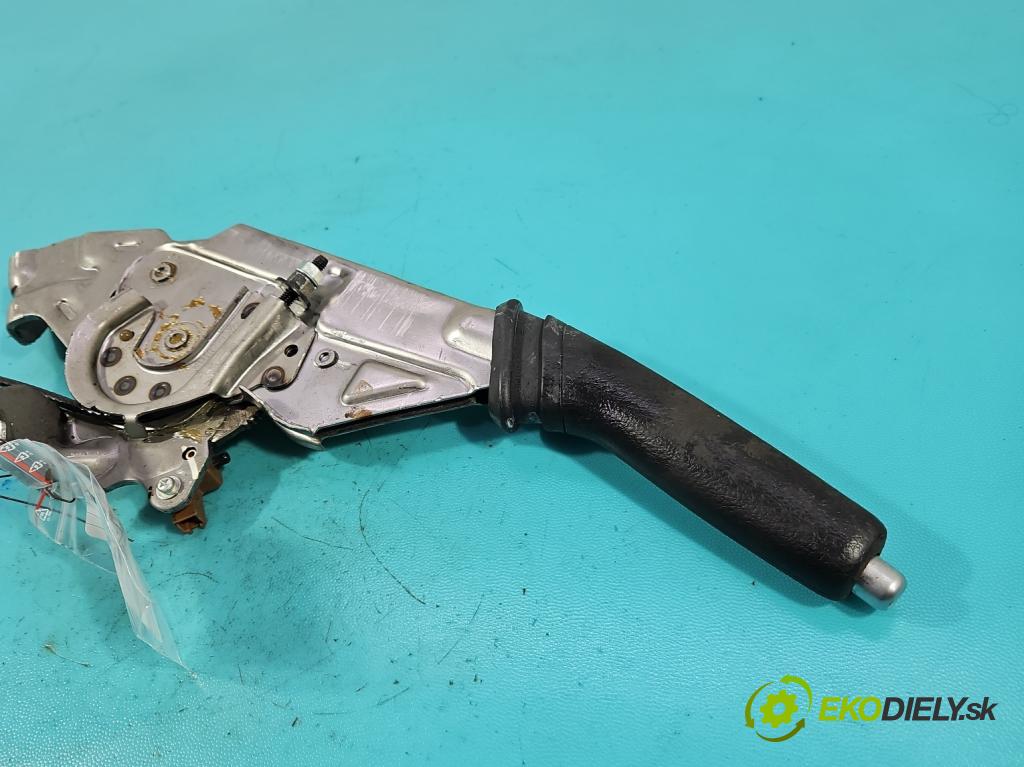 Toyota Corolla E16/E18  2013-2019 1.6 16V 132  HP manual 97 kW 1598 cm3 4- Páka: brzda: ručný 11330317