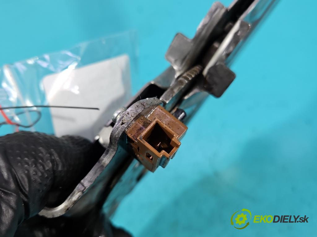 Toyota Corolla E16/E18  2013-2019 1.6 16V 132  HP manual 97 kW 1598 cm3 4- Páka: brzda: ručný 11330317