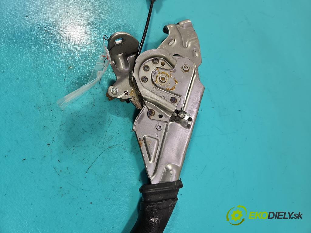 Toyota Corolla E16/E18  2013-2019 1.6 16V 132  HP manual 97 kW 1598 cm3 4- Páka: brzda: ručný 11330317