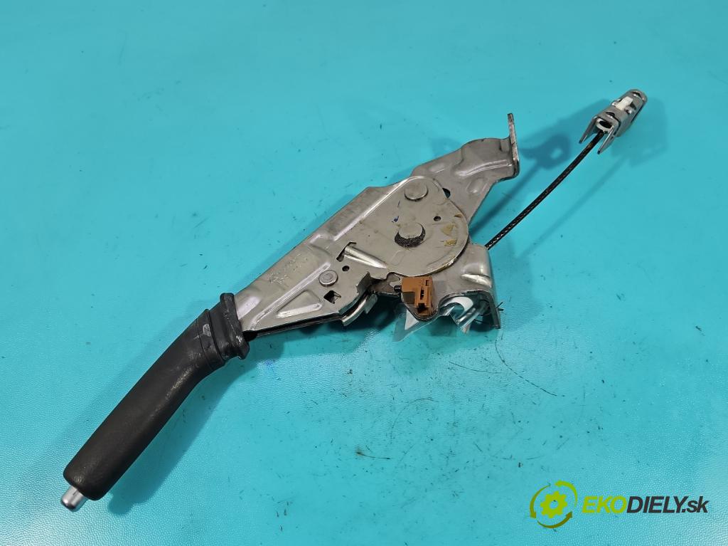 Toyota Corolla E16/E18  2013-2019 1.6 16V 132  HP manual 97 kW 1598 cm3 4- Páka: brzda: ručný 11330317