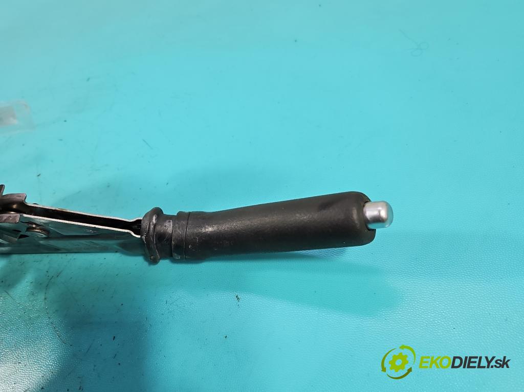 Toyota Corolla E16/E18  2013-2019 1.6 16V 132  HP manual 97 kW 1598 cm3 4- Páka: brzda: ručný 11330317