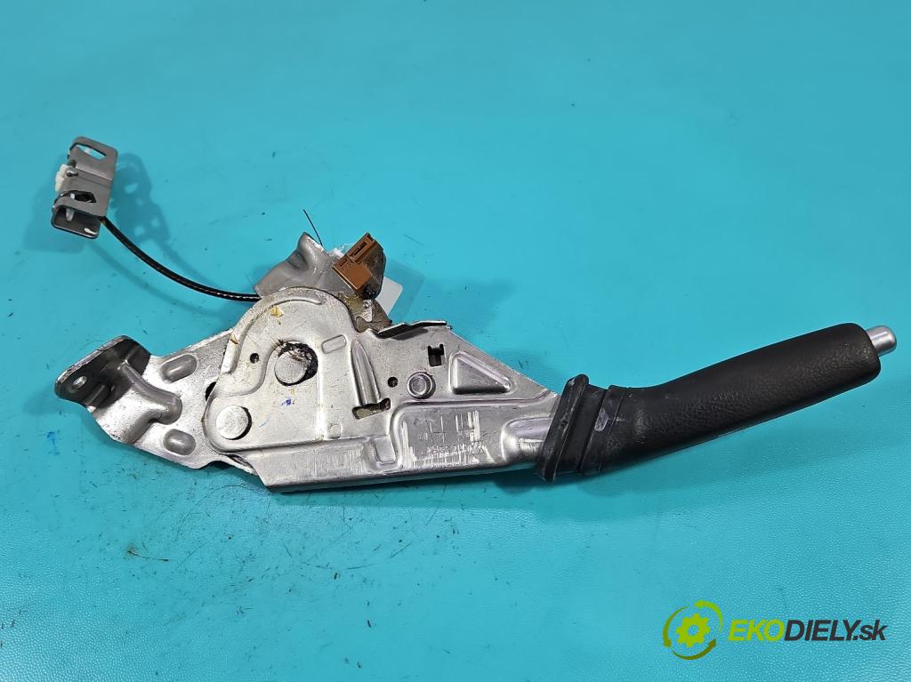 Toyota Corolla E16/E18  2013-2019 1.6 16V 132  HP manual 97 kW 1598 cm3 4- Páka: brzda: ručný 11330317