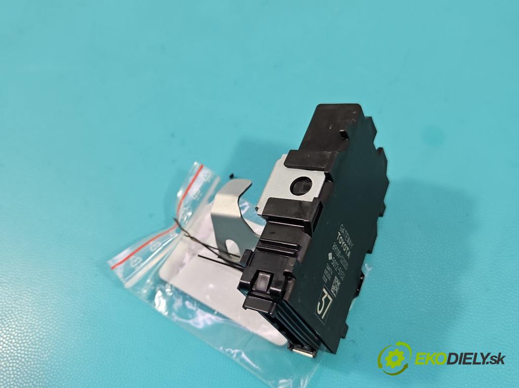 Toyota Corolla E16/E18  2013-2019 1.6 16V 132 hp manual 97 kW 1598 cm3 4- řídící jednotka 89100-02020