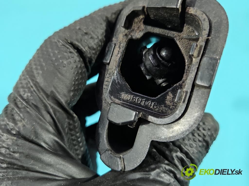 Toyota Corolla E16/E18  2013-2019 1.6 16V 132  HP manual 97 kW 1598 cm3 4- ostrekovač reflektor: pravý 85207-02180 C