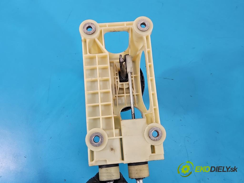 Suzuki Swift Mk6 2005-2010 1.6 16V 125 HP manual 92 kW 1586 cm3 3- Páka: Změny: stupeň,rýchlosť  (Rýchlostná páka (kulisa))