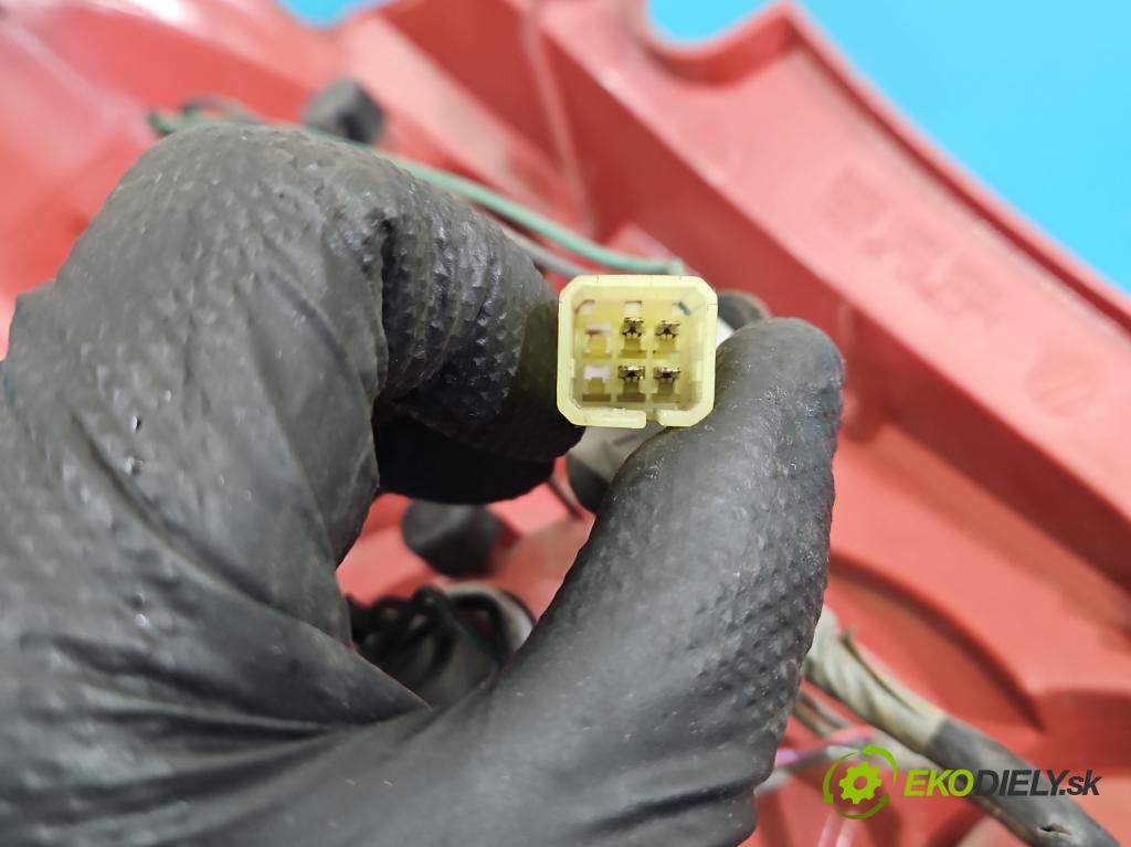 Suzuki Swift Mk6 2005-2010 1.6 16V 125 HP manual 92 kW 1586 cm3 3- svetlo / reflektor zadné pravé  (Kľučka dverí ostatné)