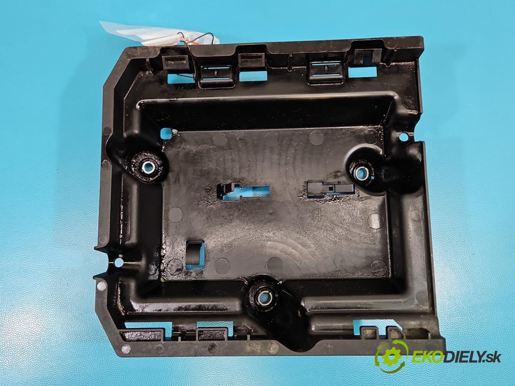 Audi Q7 2015- 3.0 TFSI CRE 333KM: automatic 245 kW 2995 cm3 5- Upevnění: 4M0907650A