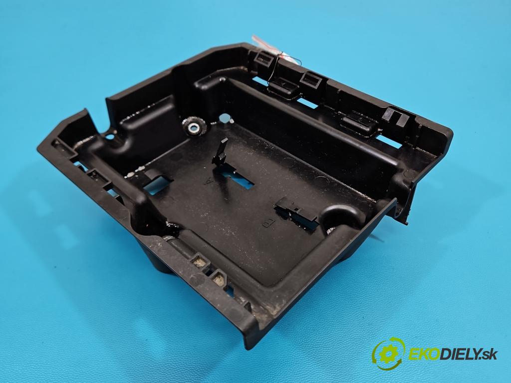 Audi Q7 2015- 3.0 TFSI CRE 333KM: automatic 245 kW 2995 cm3 5- Upevnění: 4M0907650A