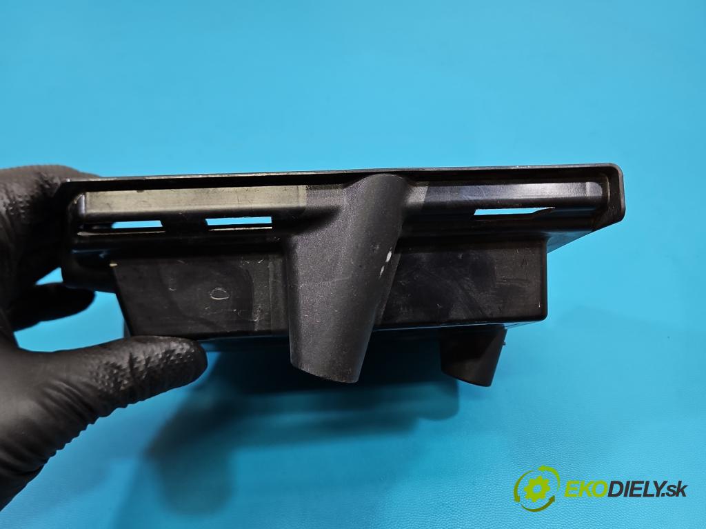 Audi Q7 2015- 3.0 TFSI CRE 333KM: automatic 245 kW 2995 cm3 5- Upevnění: 4M0907650A