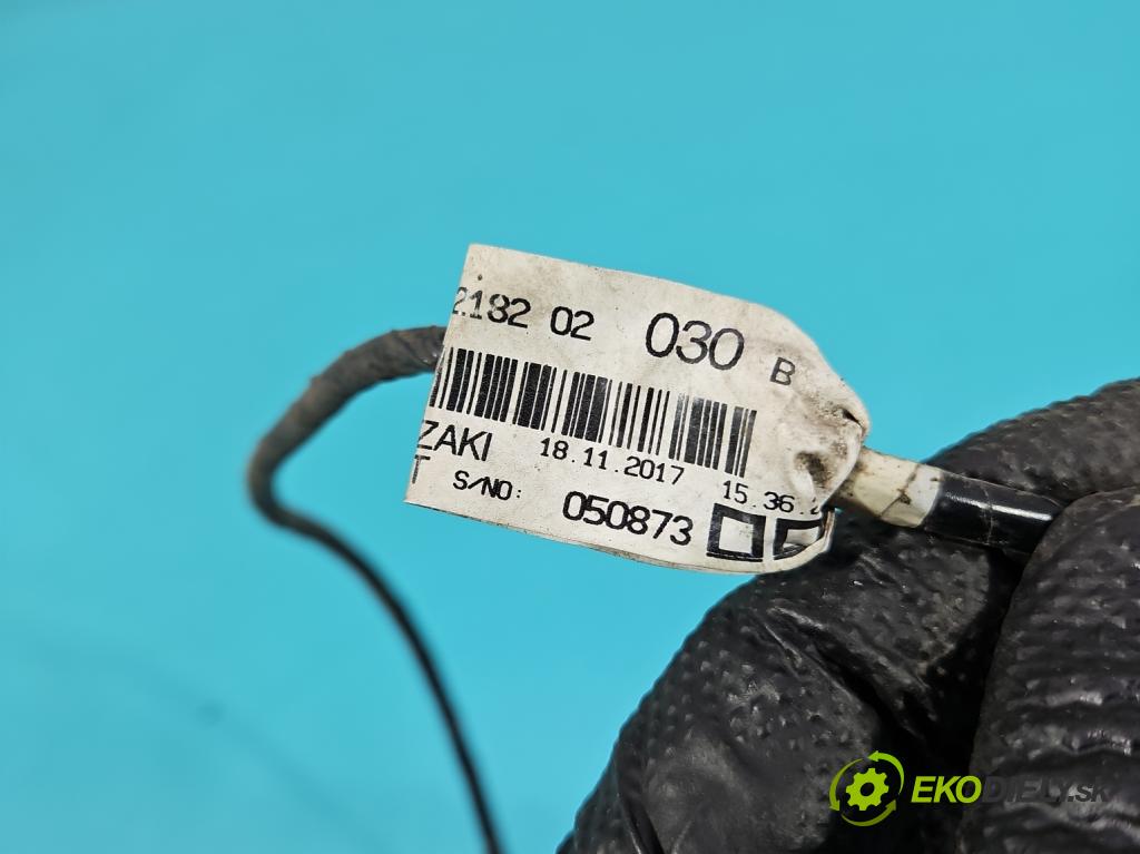 Toyota Corolla E16/E18  2013-2019 1.6 16V 132  HP manual 97 kW 1598 cm3 4- Zväzok: nárazník zadné 8218202030